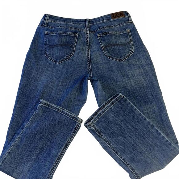 Lee Regular Fit Straight Leg Mid Rise Medium Wash Womans Sz 10 Short Denim Jeans - Picture 6 of 8